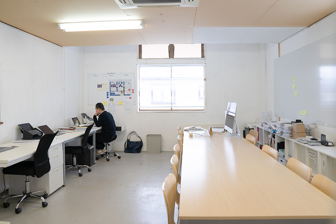 長浜市 看板 アドベン スタッフ 作業風景